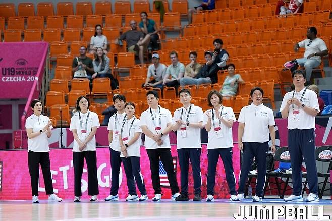 ▲미국과 첫 경기를 앞둔 대표팀 코칭스태프