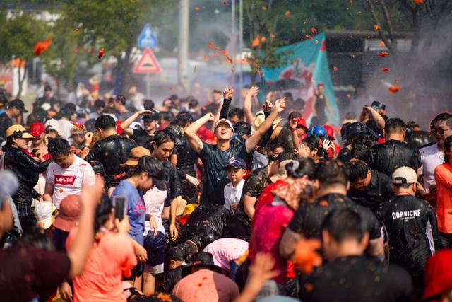 ▲ 사진은 지난해 열린 2024 화천토마토축제의 황금반지를 찾아라 이벤트.