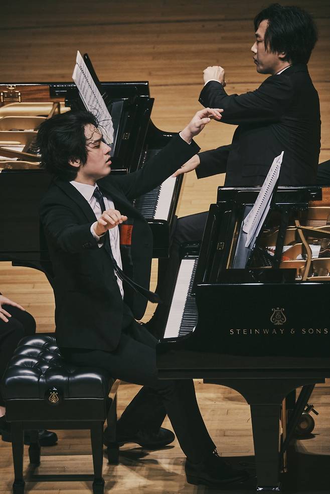 피아니스트 손민수와 임윤찬. / 사진. ⓒShin-joong Kim/MOC