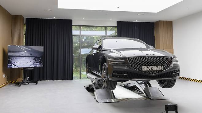 SK렌터카 오토옥션은 출품 차량의 상태를 온라인 라이브 방송을 통해 보여주는 '인스펙션 스튜디오'를 도입했다. 사진=SK렌터카