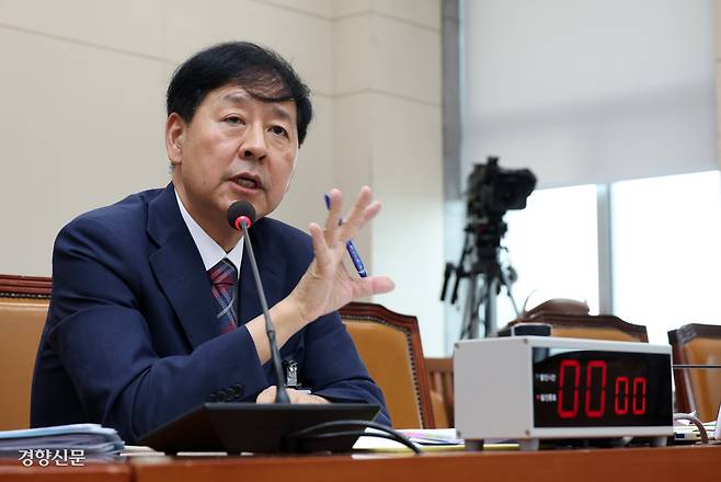구윤철 기획재정부 장관 후보자가 17일 국회 기획재정위원회에서 열린 인사청문회에서 의원 질의에 답하고 있다. 권도현 기자