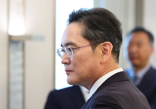 Samsung Electronics Executive Chairman Lee Jae-yong attends a meeting between President Lee Jae Myung and six major business groups and corporate leaders at the presidential office in Yongsan, central Seoul, on June 13. [JOINT PRESS CORPS]