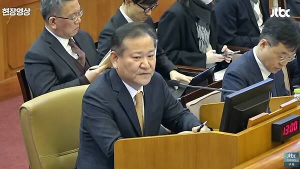 ▲이상민 전 행정안전부 장관이 지난 2월11일 헌법재판소 윤석열 전 대통령 탄핵심판에 출석해 증언하고 있다. 사진=JTBC 영상 갈무리