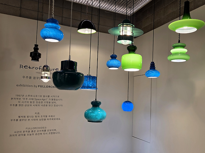 지하 1층은 오늘의집에서 판매하는 특정 카테고리의 상품에 집중한 전시 공간이다. 현재 ‘챕터스 오브 라이프’를 주제로 조명 상품들이 전시돼 있다. [김혜진 기자]