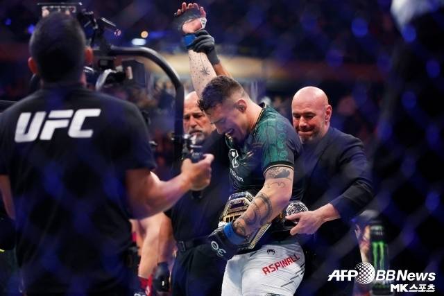 아스피날은 벌써 1차 방어전 상대, 그리고 경기 날짜가 정해졌음을 알렸다. 물론 존스는 아니다. 그럼에도 빠른 속도로 1차 방어전을 성사시킨 그다. 사진=AFPBBNews=News1