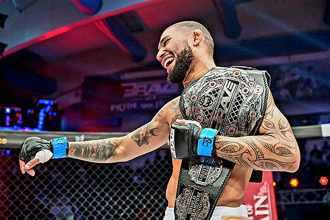 ‘레오파드’ 루앙 산치아구는 2019년 4월 바레인 종합격투기대회 브레이브 CF 라이트급 챔피언이 됐다. 사진=BRAVE Combat Federation