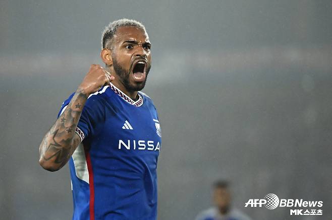 안데르손 로페스(31·브라질)가 일본 생활을 마무리했다. 안데르손은 싱가포르 프로축구 1부 리그 명문 라이언 시티 세일러스로 향한다. 라이언 시티는 7월 17일 구단 홈페이지를 통해 “일본 요코하마 F. 마리노스에서 활약했던 브라질 출신 스트라이커 안데르손을 영입했다”고 발표했다. 라이언 시티는 이어 “안데르손은 2027-28시즌 종료까지 라이언 시티와 함께하는 3년 계약을 체결했다”고 덧붙였다. 사진=AFPBBNews=News1