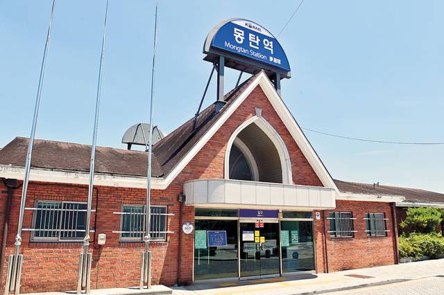 기차역이면서 작은 철도박물관까지 겸하고 있는 몽탄역.