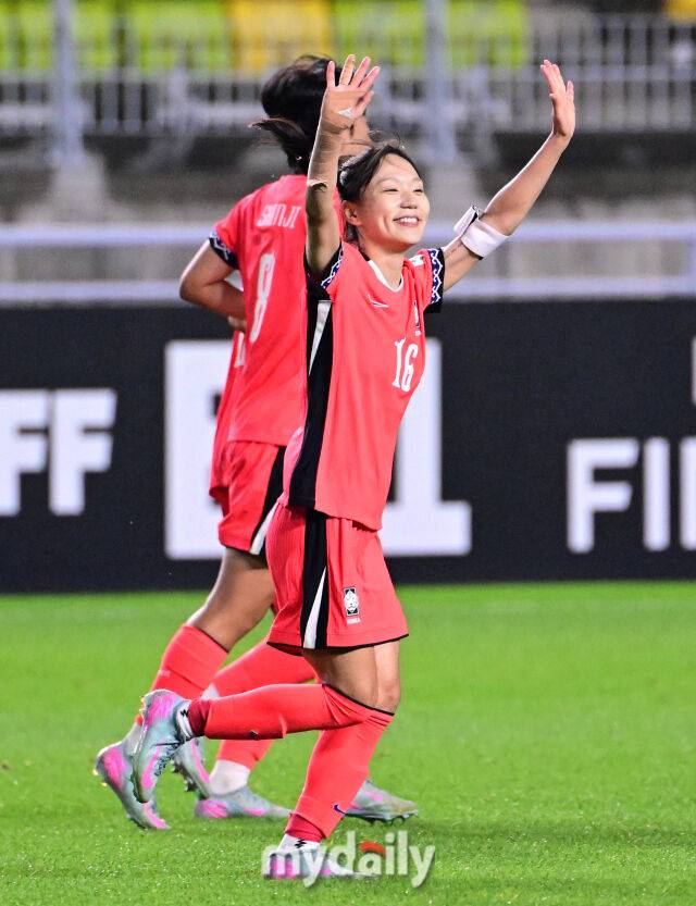 2025년 7월 16일 오후 경기도 수원월드컵경기장에서 2025 동아시아축구연맹(EAFF) E-1 챔피언십(동아시안컵) 여자부 3차전, 대한민국과 대만의 경기가 열렸다. 대한민국 장슬기가 골을 넣고 기뻐하고 있다./수원월드컵경기장=유진형 기자