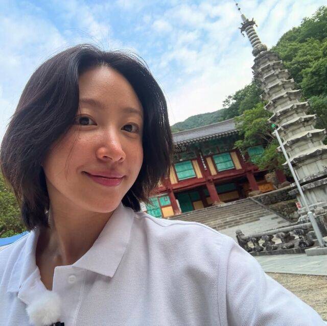 하니. / 사찰 앞에서 셀카 '짧지만 깊었던 시간' 회상