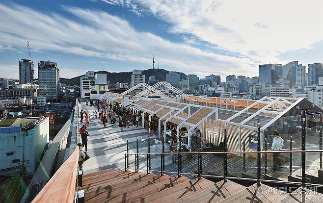 민간 소유 건물의 옥상을 민간과 공공이 협력해 개방한 세운옥상의 모습. [서울시]