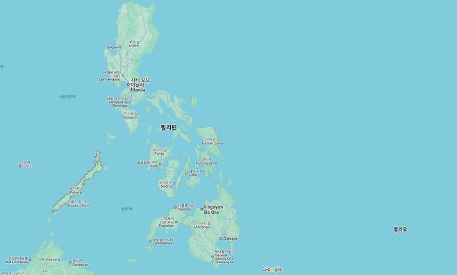 구글 지도 상, 필리핀을 기준으로 왼쪽(서쪽)이 팔라완, 오른쪽(동쪽)이 팔라우