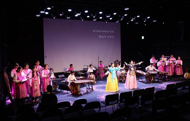 관현맹인 공연 장면