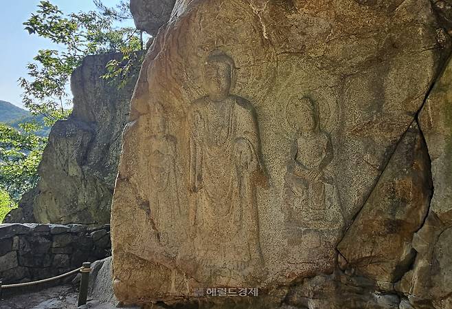 서산 마애여래삼존불