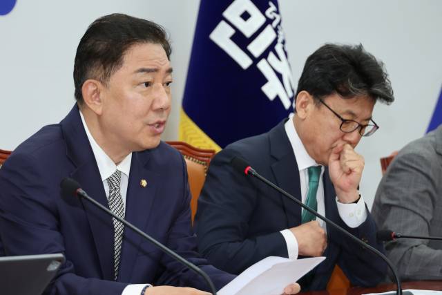 ▲더불어민주당 김병기 당대표 직무대행 겸 원내대표가 17일 서울 여의도 국회에서 열린 정책조정회의에서 발언하고 있다. ⓒ연합뉴스