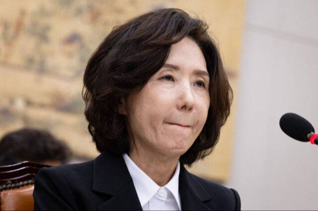 이진숙 사회부총리 겸 교육부 장관 후보자가 지난 16일 국회 인사청문회에 출석해 굳은 표정을 짓고 있다. 뉴스1