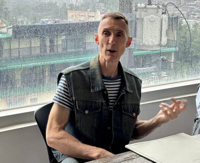 인터뷰를 진행하고 있는 마르쿠스 클링코 /제공=박여숙화랑