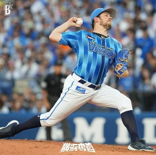 요코하마 트레버 바우어. 요코하마 SNS