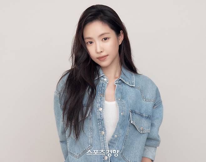 배우 손나은 프로필 사진. 제이와이드 컴퍼니 제공