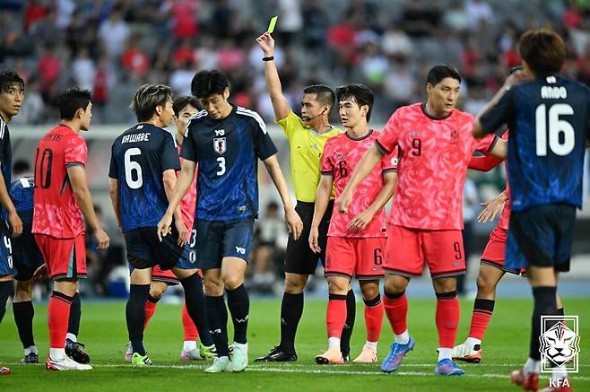 ▲ 15일 오후 용인미르스타디움에서 대한민국과 일본의 2025 동아시안컵 3차전이 열렸다. 나상호의 골대 불운으로 선제 득점 기회를 날린 한국은 저메인 료에게 곧바로 결승골을 허용하며 0-1로 졌다. 동아시안컵 우승은 일본에 넘어갔다. ⓒ 대한축구협회