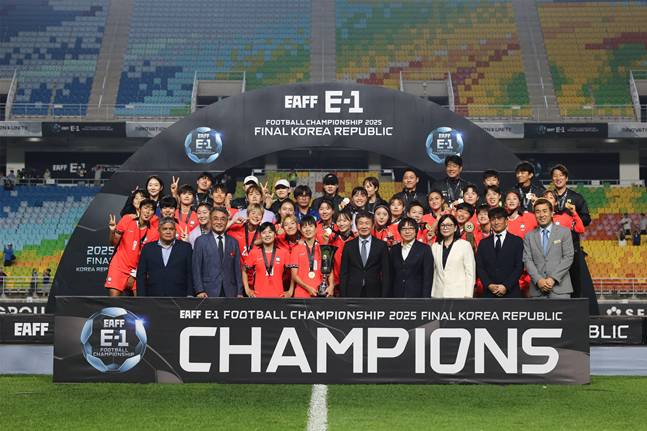 여자축구 대표팀이 16일 대만을 꺾고 E-1 챔피언십 우승을 차지한 모습. /사진=대한축구협회