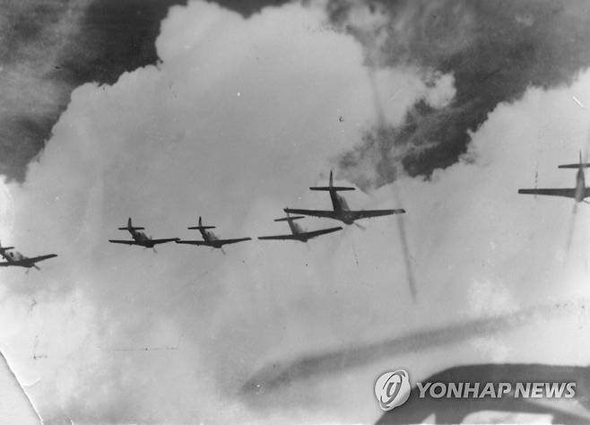 6·25 전쟁 당시 한미공군 연합작전에 나서는 F-51  [공군 제공. 연합뉴스 자료사진] photo@yna.co.kr ※ 기사의 내용과 직접 관계 없는 자료사진임.