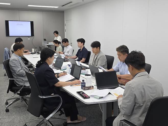 전세사기 피해주택 전문위원회 회의 모습 [천안시 제공. 재판매 및 DB 금지]