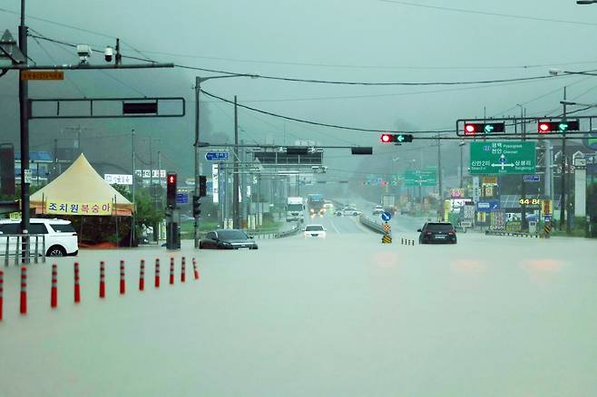 1번 국도 침수 [양영석 기자]