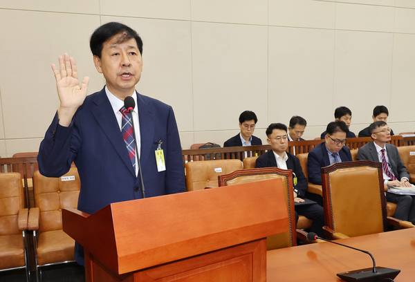 구윤철 경제부총리 겸 기획재정부 장관 후보자가 17일 국회 기획재정위원회에서 열린 인사청문회에서 선서하고 있다. 2025.7.17 /연합뉴스
