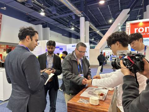 삼진어묵이 올해 초에 열린 ‘CES 2025’에 삼진어묵에 참가해 ‘블루미트 파우더’를 선보이고 있다. 삼진어묵 제공