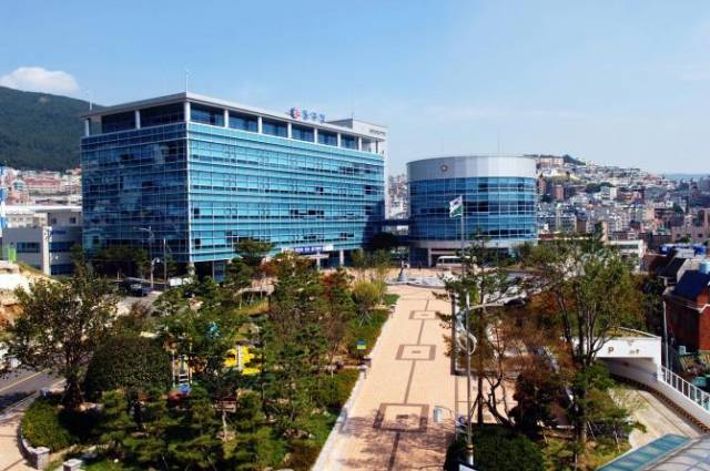 부산동구청 건물 전경