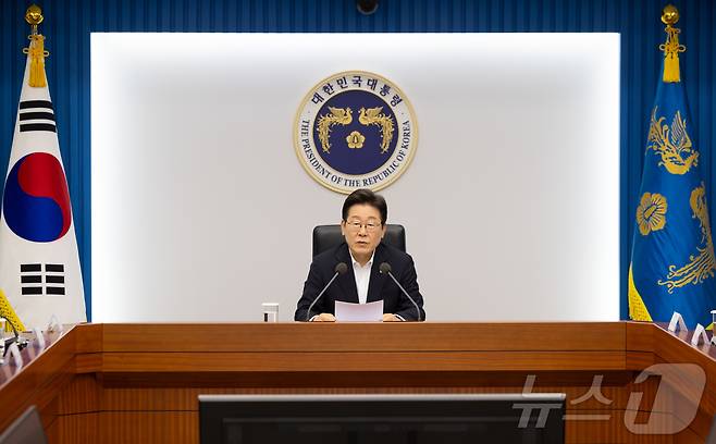 이재명 대통령이 17일 서울 용산 대통령실 청사에서 열린 4차 수석·보좌관 회의에서 발언을 하고 있다. (대통령실 제공. 재판매 및 DB금지) 2025.7.17/뉴스1 ⓒ News1 이재명 기자