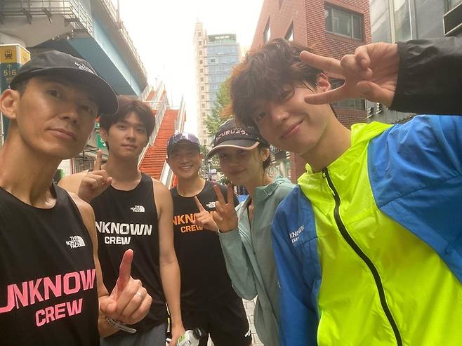 션, 이시우, 이영표, 다니엘, 박보검(왼쪽부터). 사진 | 션 SNS