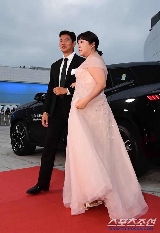 제4회 청룡시리즈어워즈(Bluedragon Series Awards)가 18일 인천 파라다이스시티에서 열렸다. 이수지가 포토타임을 갖고 있다. 인천=송정헌 기자 songs@sportschosun.com/2025.07.18/