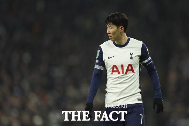 토마스 프랭크 감독이 새롭게 지휘봉을 잡은 토트넘은 19일 오후 11시 영국 버크셔주 레딩의 셀렉트 카 리징 스타디움에서 리그 원(3부 리그) 소속 레딩FC를 상대로 프리시즌 첫 매치를 갖고 다음 시즌을 위한 대장정에 돌입한다. 쿠팡플레이는 토트넘의 프리시즌 매치를 포함해 해외 빅클럽의 30경기 이상을 생중계한다./런던=AP.뉴시스