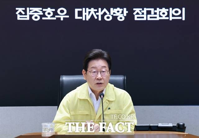이재명 대통령이 18일 서울 종로구 정부서울청사 중앙재난안전상황실 서울상황센터에서 집중호우 대처상황 점검회의를 열고 발언하고 있다. /뉴시스