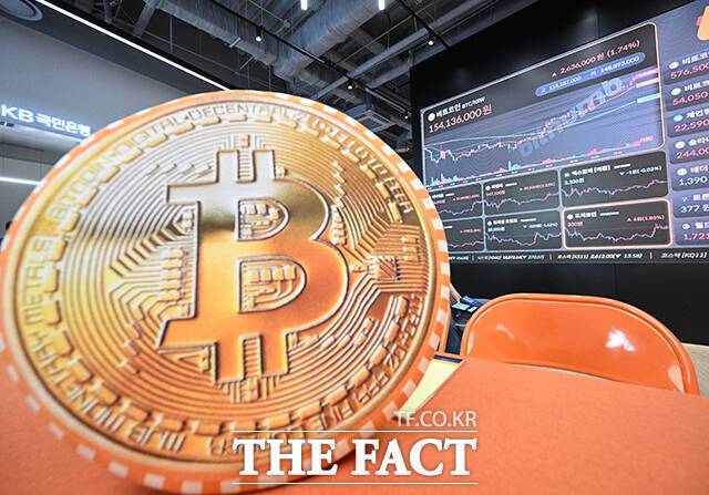 18일 글로벌 가상자산 시황 중계 사이트 코인마켓캡에서 오후 3시 38분 기준 비트코인은 24시간 전 대비 1.47% 오른 12만225달러에 거래 중이다. /박헌우 기자