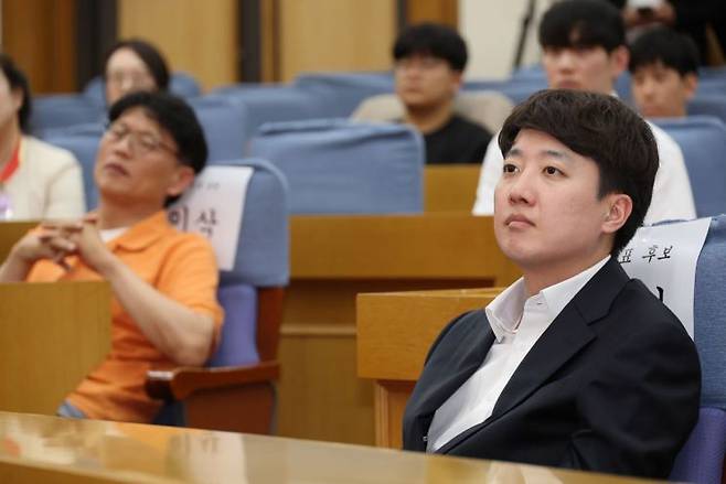 지난 13일 서울 여의도 국회 의원회관에서 열린 개혁신당 최고위원 후보자 1차 토론회에 이준석 의원이 참석해 있다. 연합뉴스