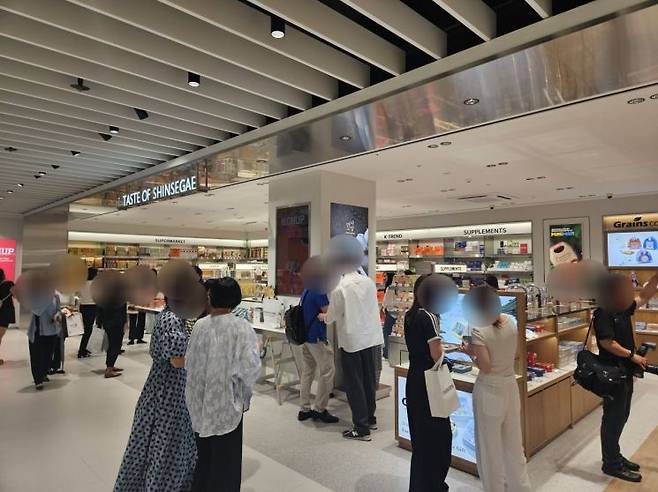 18일 오전 11시 신세계면세점 명동점 11층 '테이스트 오브 신세계' 앞. 사진=박재현 기자