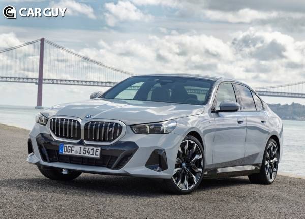 i5는 외관에서 내연기관 5시리즈와 큰 차이가 없다.