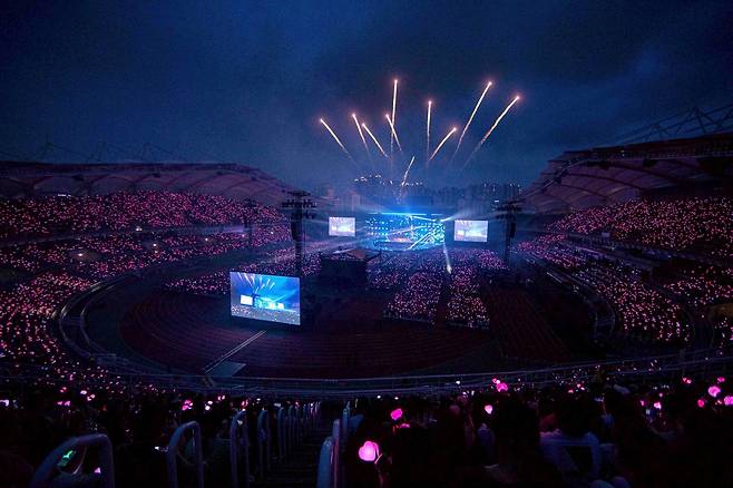 지난 5일 경기 고양종합운동장 주경기장에서 열린 걸그룹 블랙핑크의 월드투어 콘서트 '데드라인' 공연 모습. 지난 5~6일 양일간 총 7만8000명의 관객을 동원했다. /YG엔터테인먼트