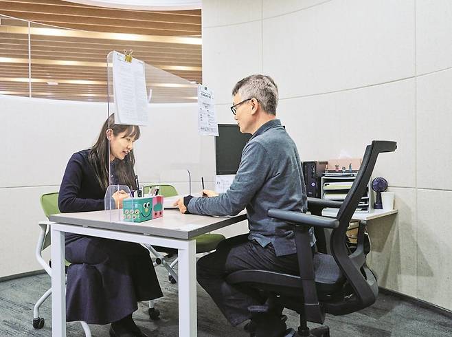 서울신용보증재단은 생존 위기에 내몰린 '자영업자 맞춤형 지원' 정책을 추진하고 있다. 청년 창업자부터 노포(오래된 가게)로 대표되는 고업력 자영업자까지 경쟁력 회복을 돕기 위한 다양한 사업을 진행 중이다. /서울신용보증재단 제공