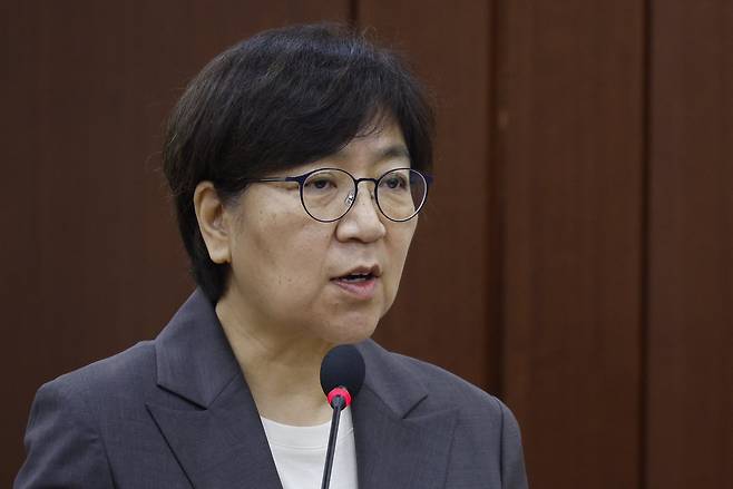 정은경 보건복지부 장관 후보자가 18일 오전 서울 여의도 국회 보건복지위원회에서 열린 인사청문회에 출석해 인사말을 하고 있다./뉴스1