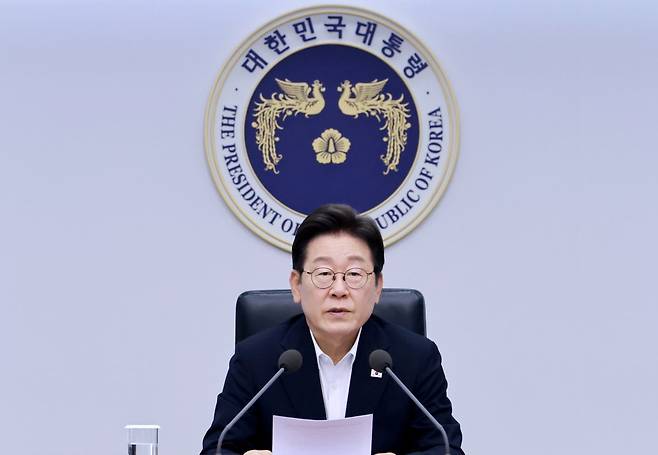 이재명 대통령이 17일 서울 용산 대통령실 청사에서 열린 4차 수석·보좌관 회의에서 발언하고 있다. 대통령실통신사진기자단