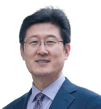 김인현 고려대 법학 전문대학원 명예 교수·선장 - 한국해양대 항해학, 고려대 법학 학·석·박사, 전 일본 산코기센 항해사·선장