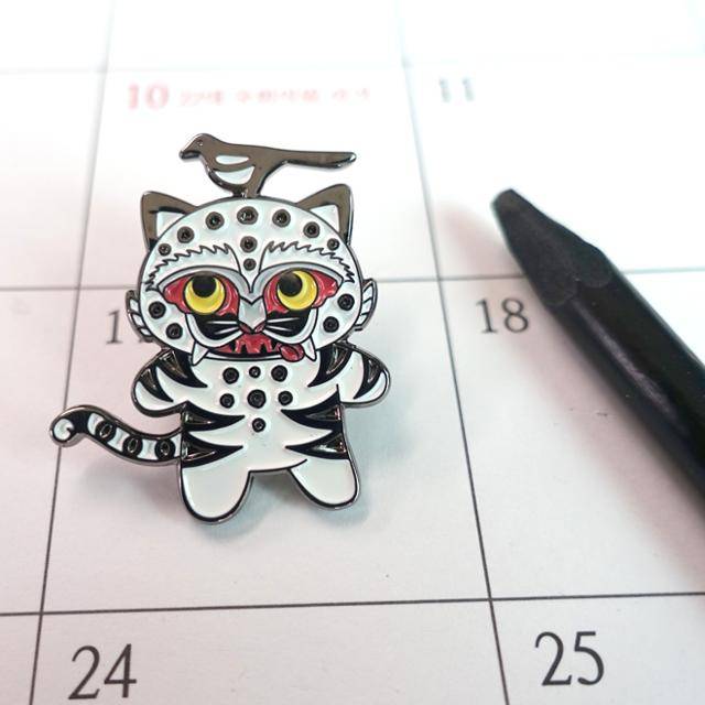 까치호랑이 배지. 국립박물관문화재단 제공