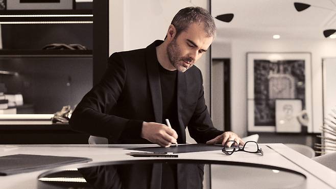 샤넬 시계 제작의 총책임자인 워치메이킹 크리에이션 스튜디오 디렉터 아르노 샤스탱. 사진 샤넬