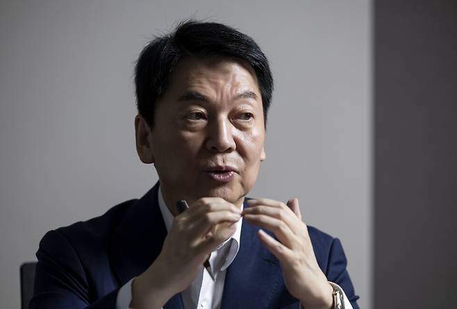 안철수 국민의힘 의원은 이재명 정부를 견제하기 위해선 민심에 순응하는 길밖에 없다고 생각한다. 최영재 기자