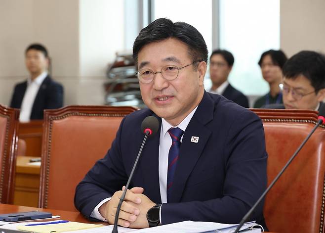 윤호중 행정안전부 장관 후보자가 18일 서울 여의도 국회 행정안전위원회에서 열린 인사청문회에서 의원 질의에 답하고 있다. /사진=연합뉴스