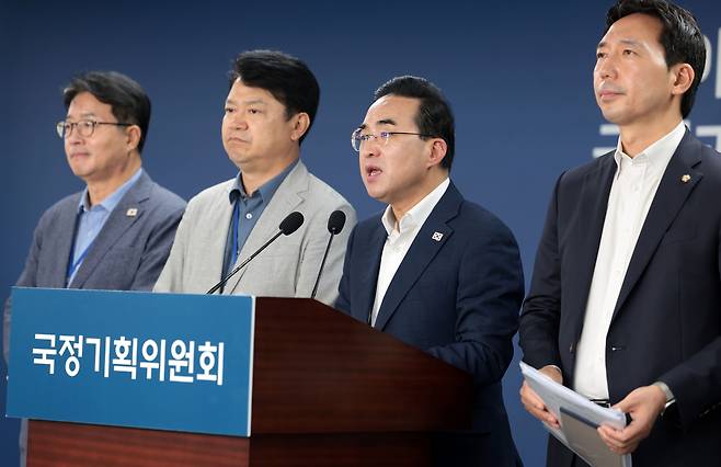 박홍근 국정기획위 기획분과장이 18일 서울 종로구 정부서울청사 창성동 별관에서 전세사기 피해자 간담회 사후 브리핑을 하고 있다. 연합뉴스